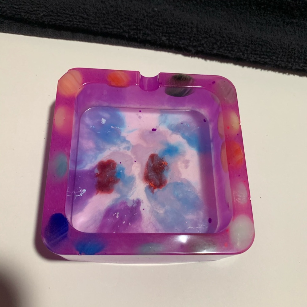 Handmade (resin-epoxy) ashtray Glows in the Dark!!